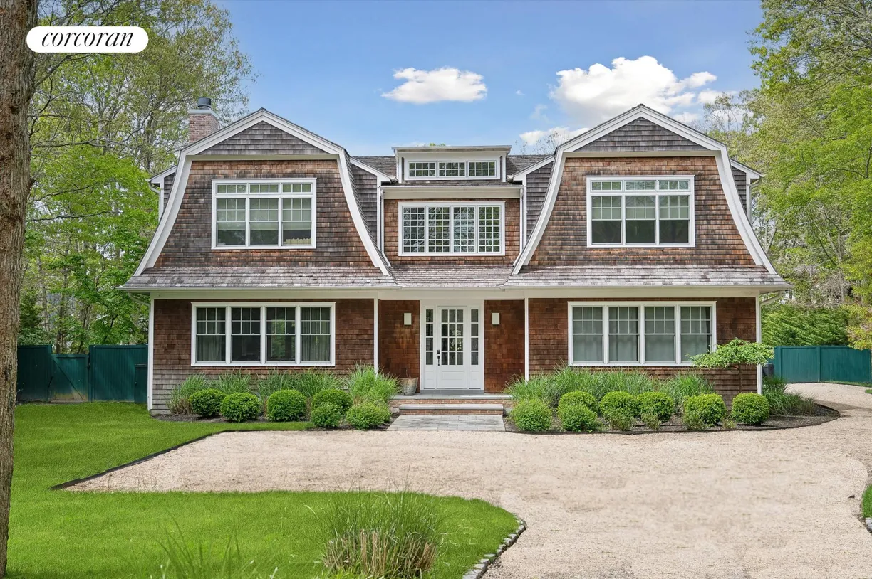 The Hamptons Real Estate | View 201 Roses Grove Road | 6 Beds, 6 Baths