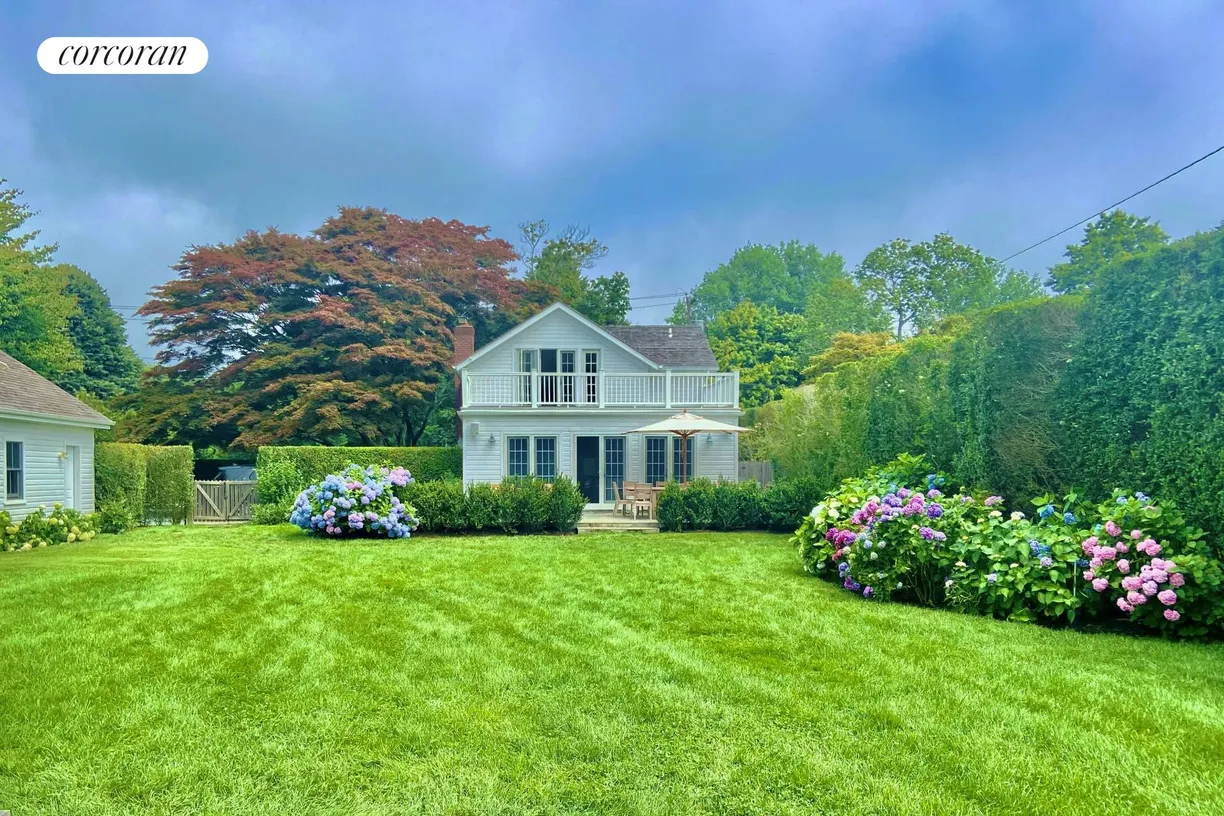 The Hamptons Real Estate | View  | 3 Beds, 3 Baths