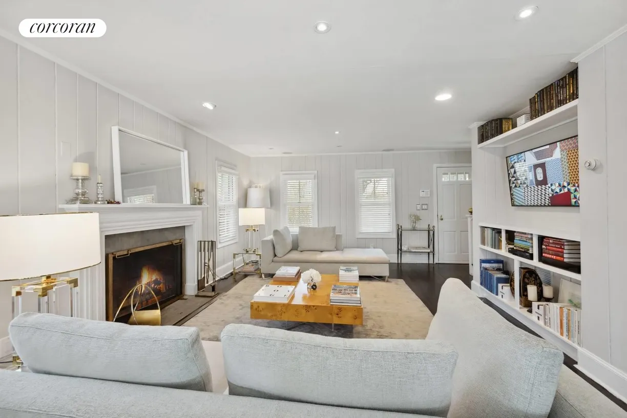 The Hamptons Real Estate | View  | room 2