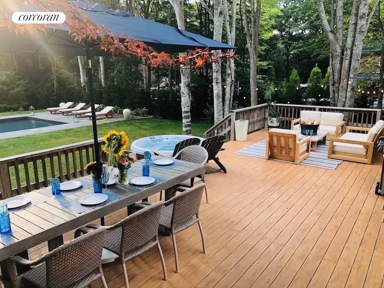 The Hamptons Real Estate | View 161 Bridies Path | Outdoor Dining