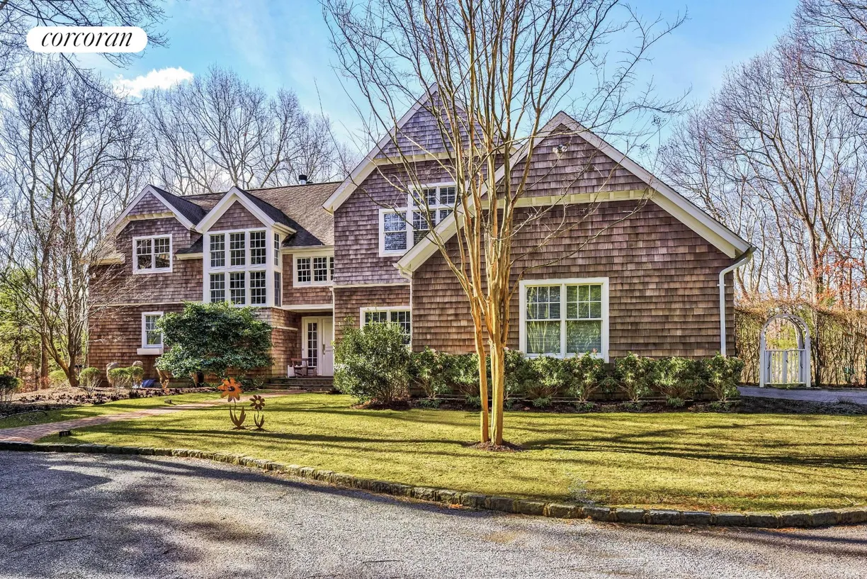 The Hamptons Real Estate | View 397 Hands Creek Road | 7 Beds, 6 Baths