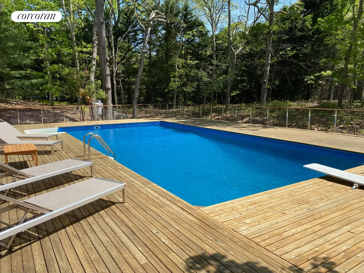 The Hamptons Real Estate | View 9 Quadrant Hill Road | room 2
