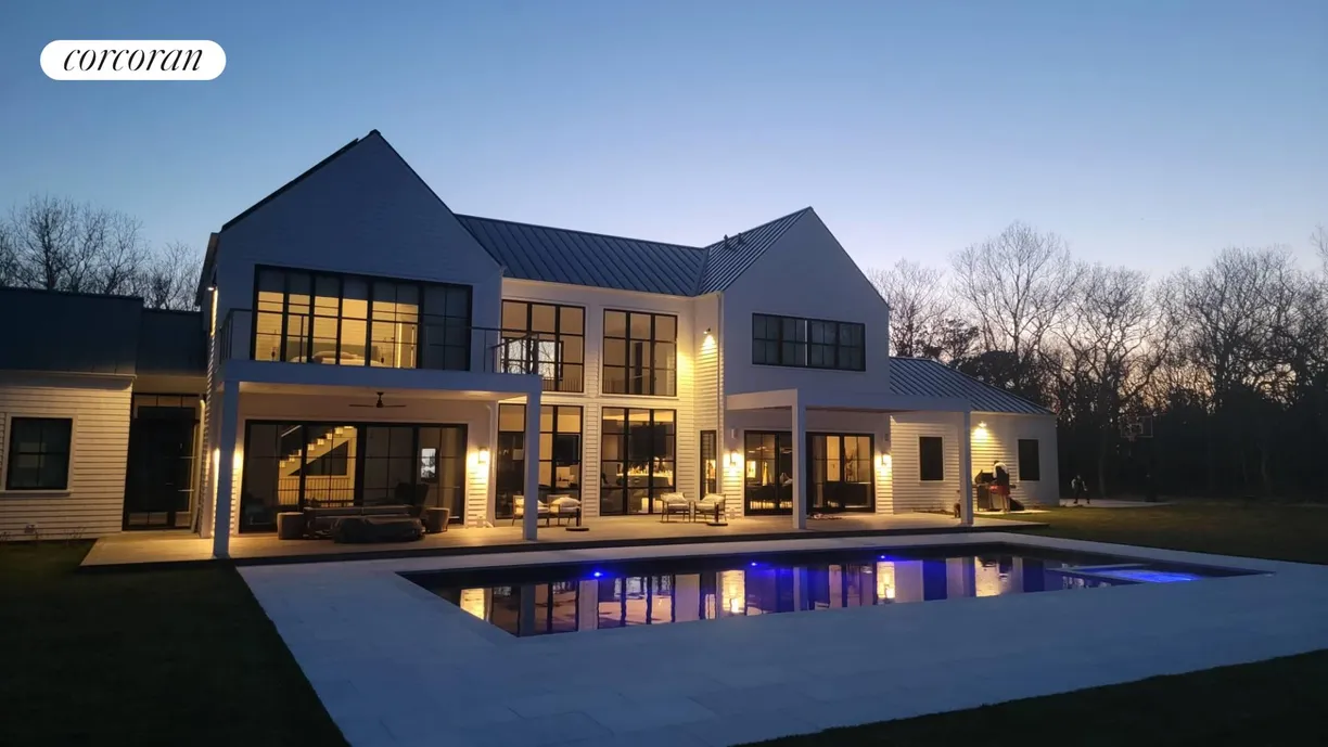 The Hamptons Real Estate | View 261 Toppings Path | 6 Beds, 5 Baths