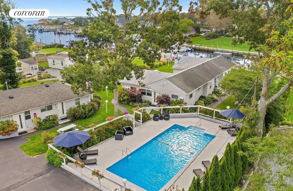 The Hamptons Real Estate | View 16 Penny Lane | room 2