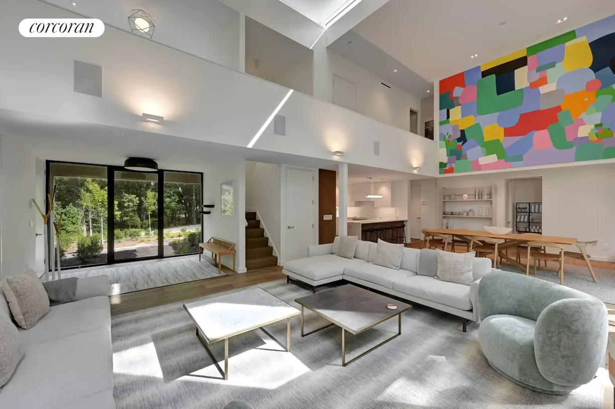 The Hamptons Real Estate | View 33 Hedges Banks Drive | Open plan living room