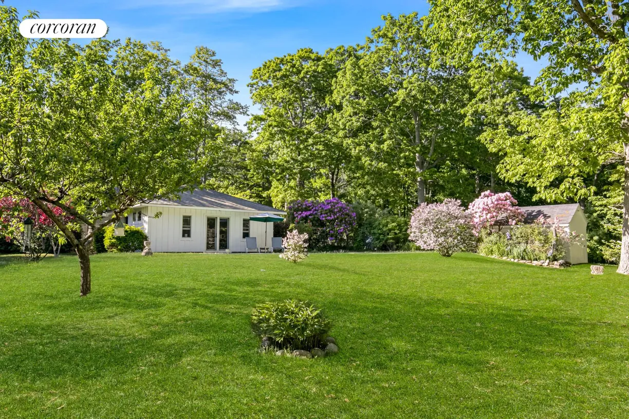 The Hamptons Real Estate | View 23 Tuthill Drive | room 2