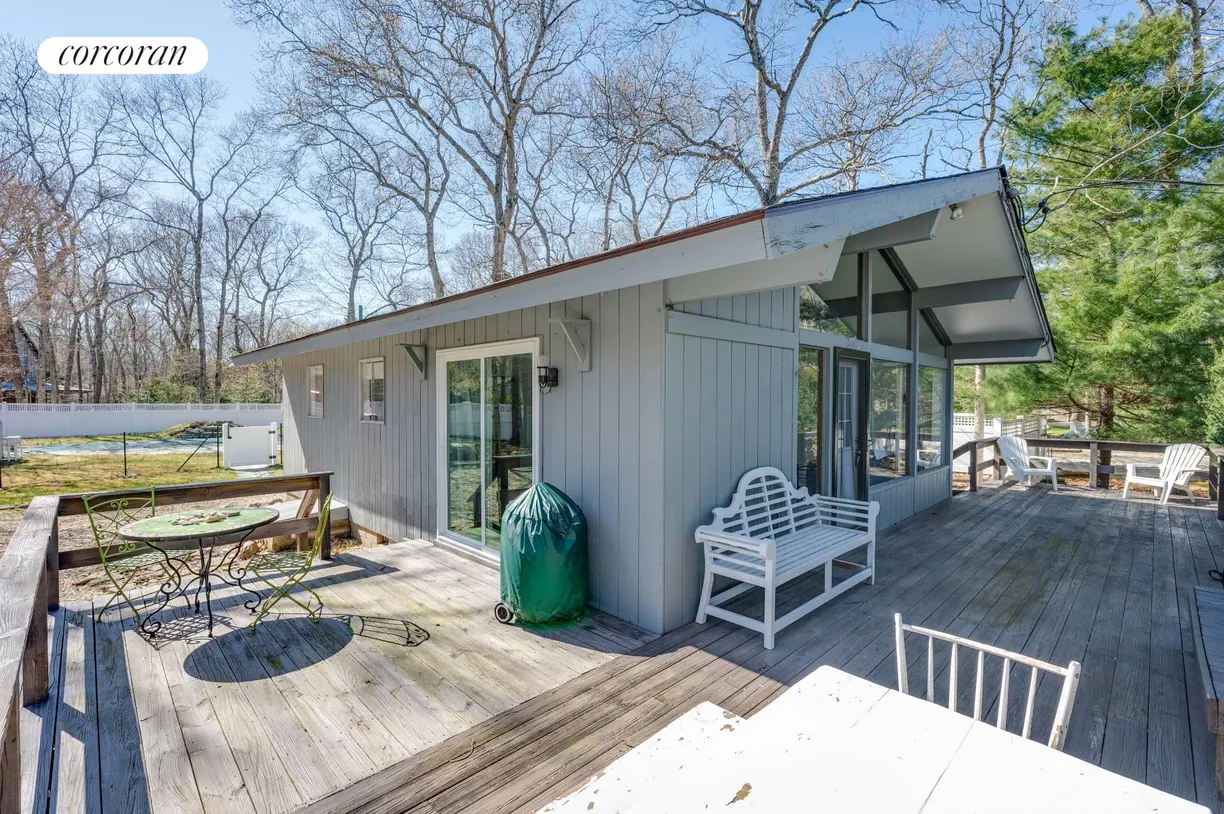 The Hamptons Real Estate | View 230 Norfolk Drive | room 1