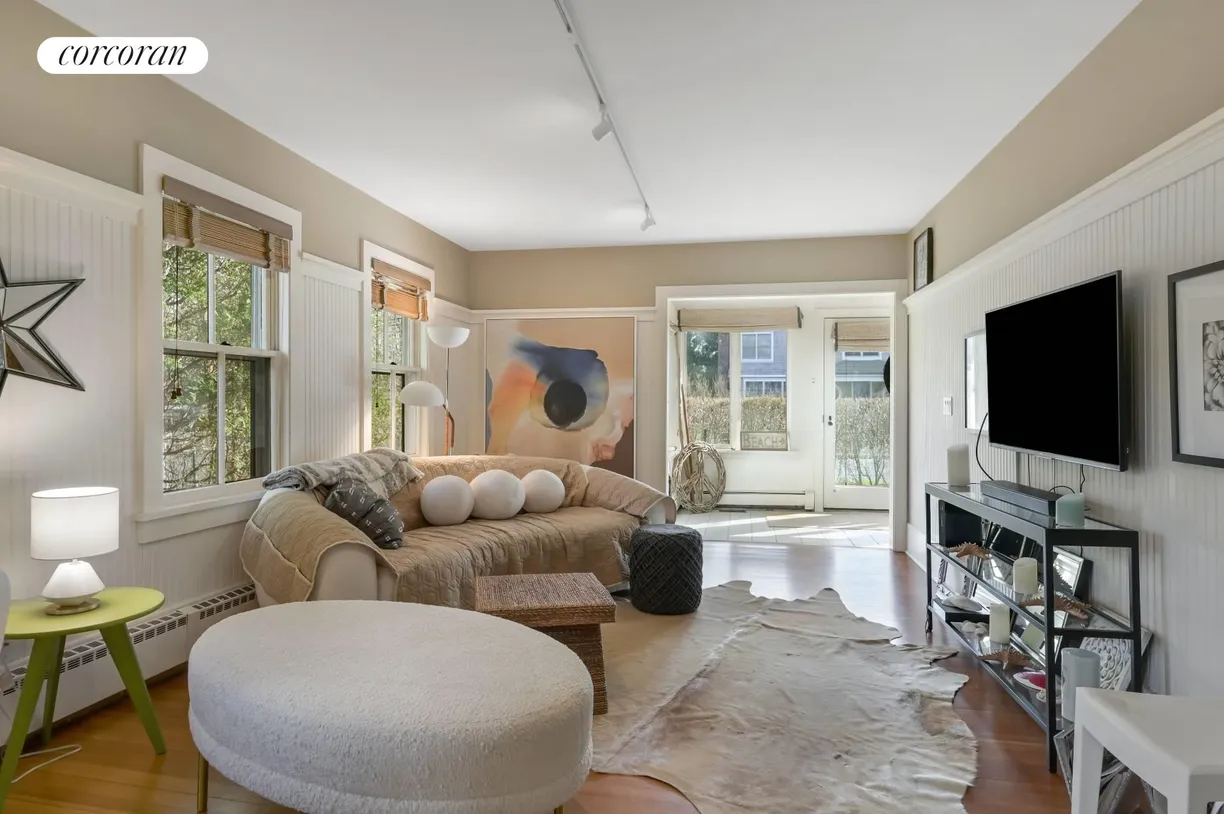 The Hamptons Real Estate | View 55 McGuirk Street | room 1