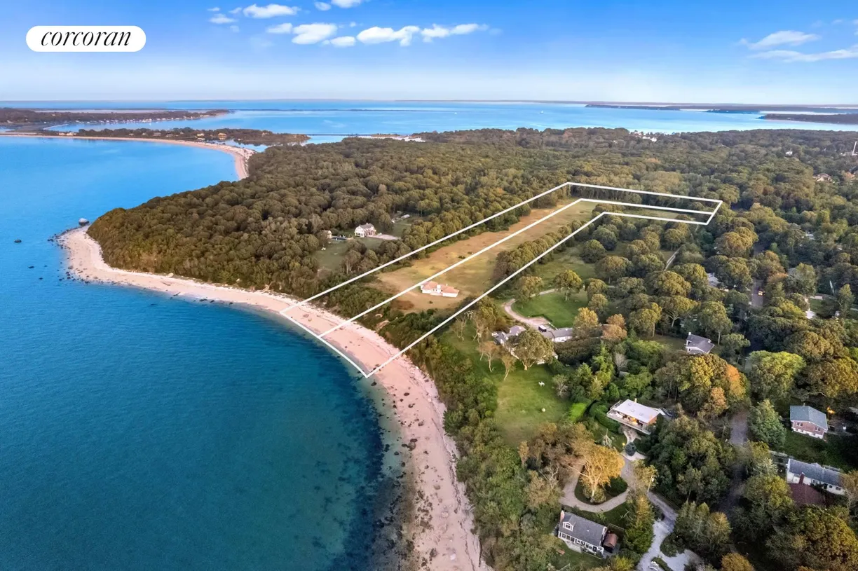 The Hamptons Real Estate | View 3995 Private Road | room 1