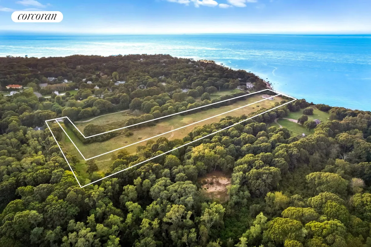 The Hamptons Real Estate | View 3995 Private Road | room 2