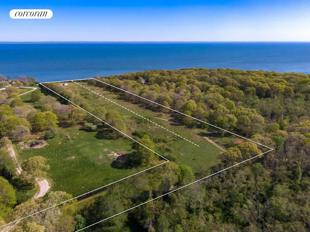 The Hamptons Real Estate | View 3875 Private Road | room 1