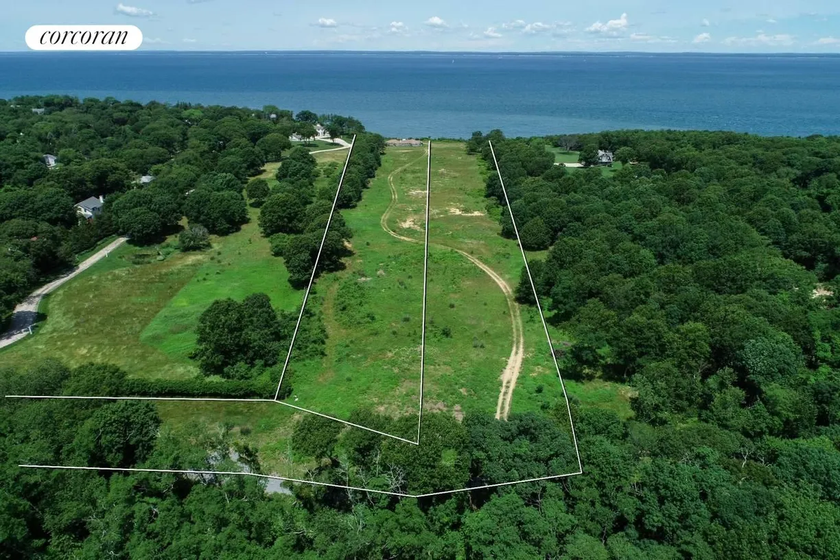 The Hamptons Real Estate | View 3875 Private Road | room 2