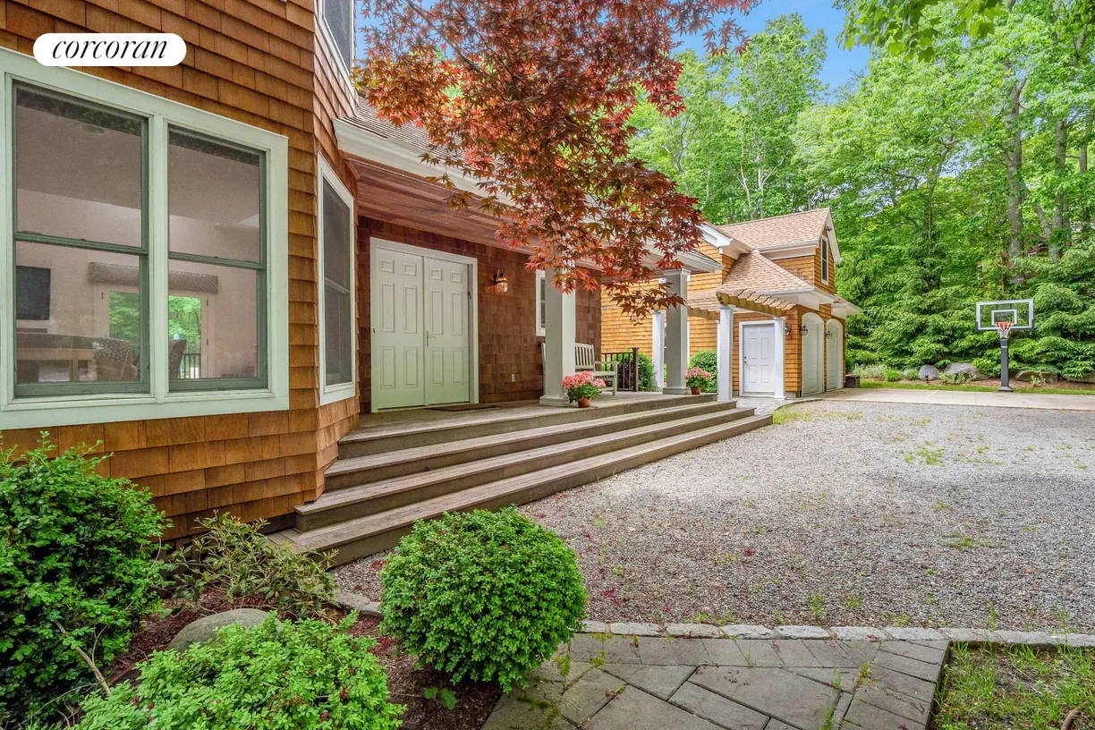 The Hamptons Real Estate | View 49 Northside Drive | room 1