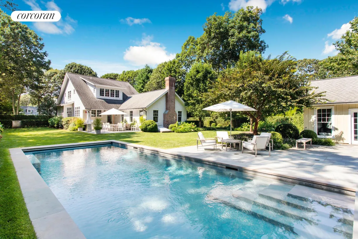 The Hamptons Real Estate | View 39 Archibald Way | 4 Beds, 2 Baths