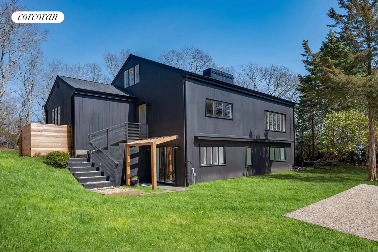 The Hamptons Real Estate | View 49 Windward | 4 Beds, 3 Baths