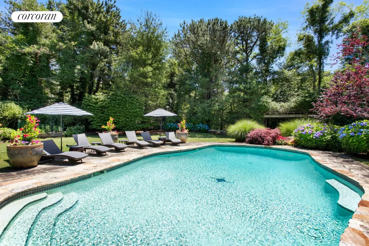 The Hamptons Real Estate | View 18 Club Drive | room 2 | View 3