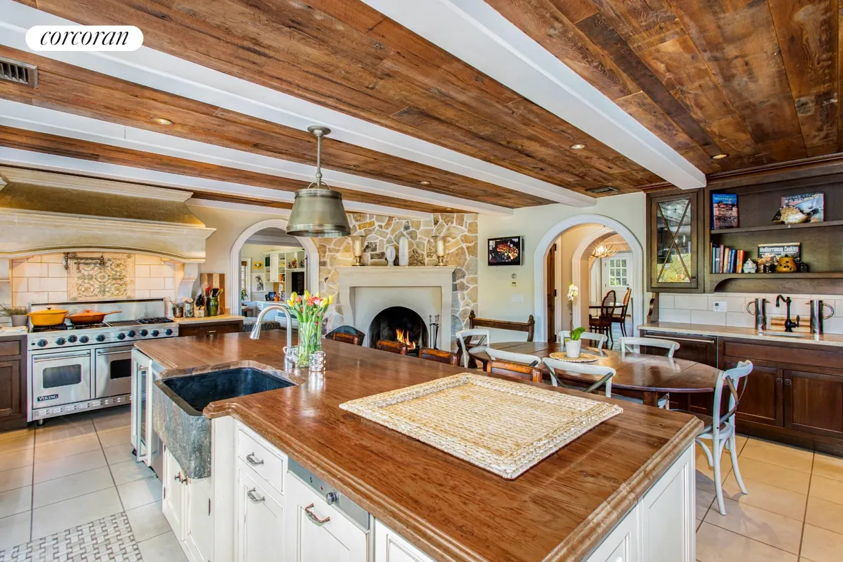 The Hamptons Real Estate | View 18 Club Drive | room 5 | View 6