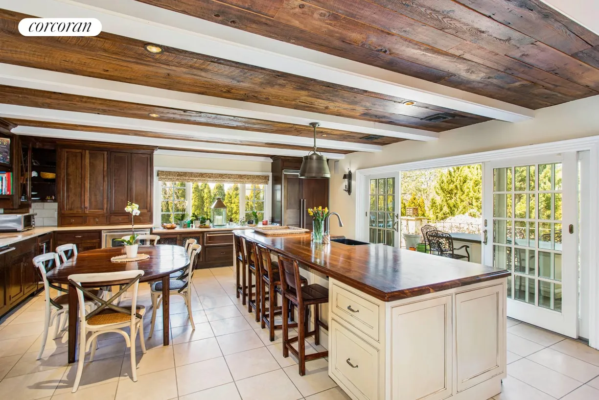 The Hamptons Real Estate | View 18 Club Drive | room 6 | View 7