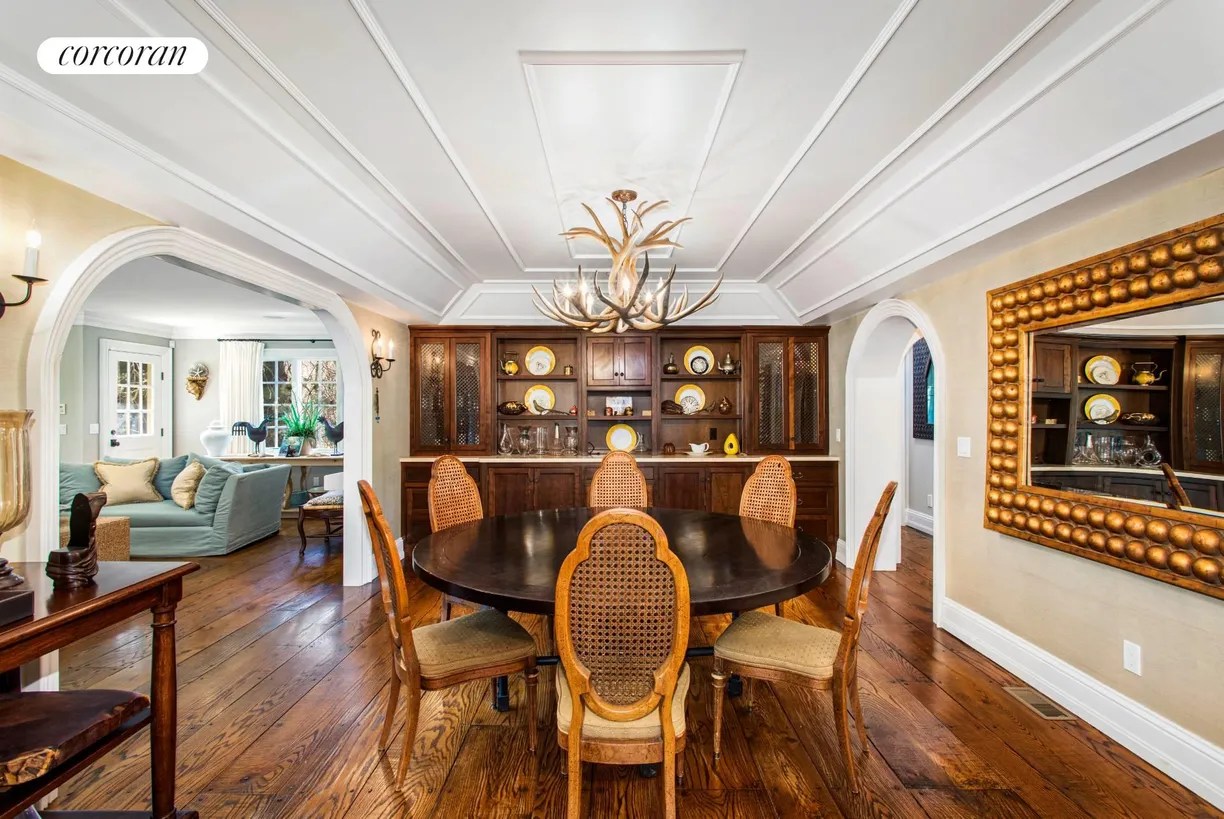 The Hamptons Real Estate | View 18 Club Drive | room 7 | View 8