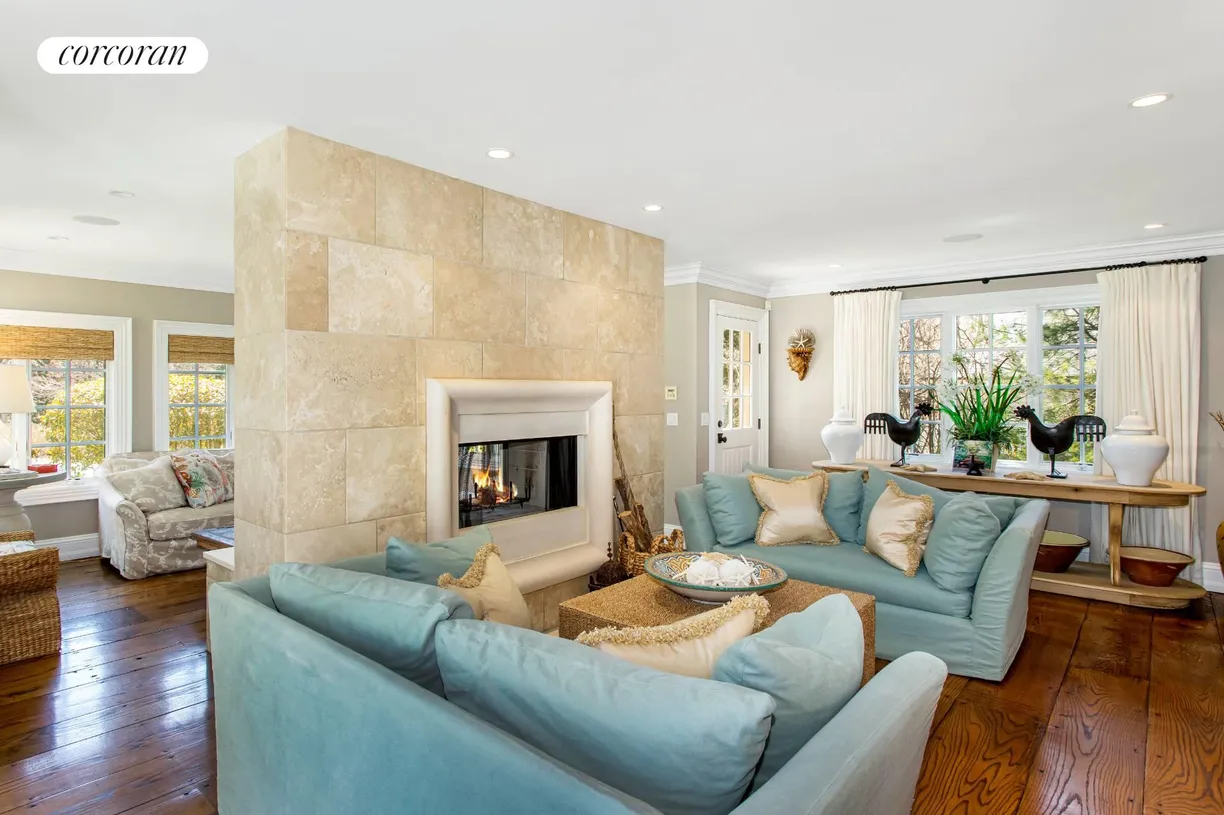 The Hamptons Real Estate | View 18 Club Drive | room 9 | View 10