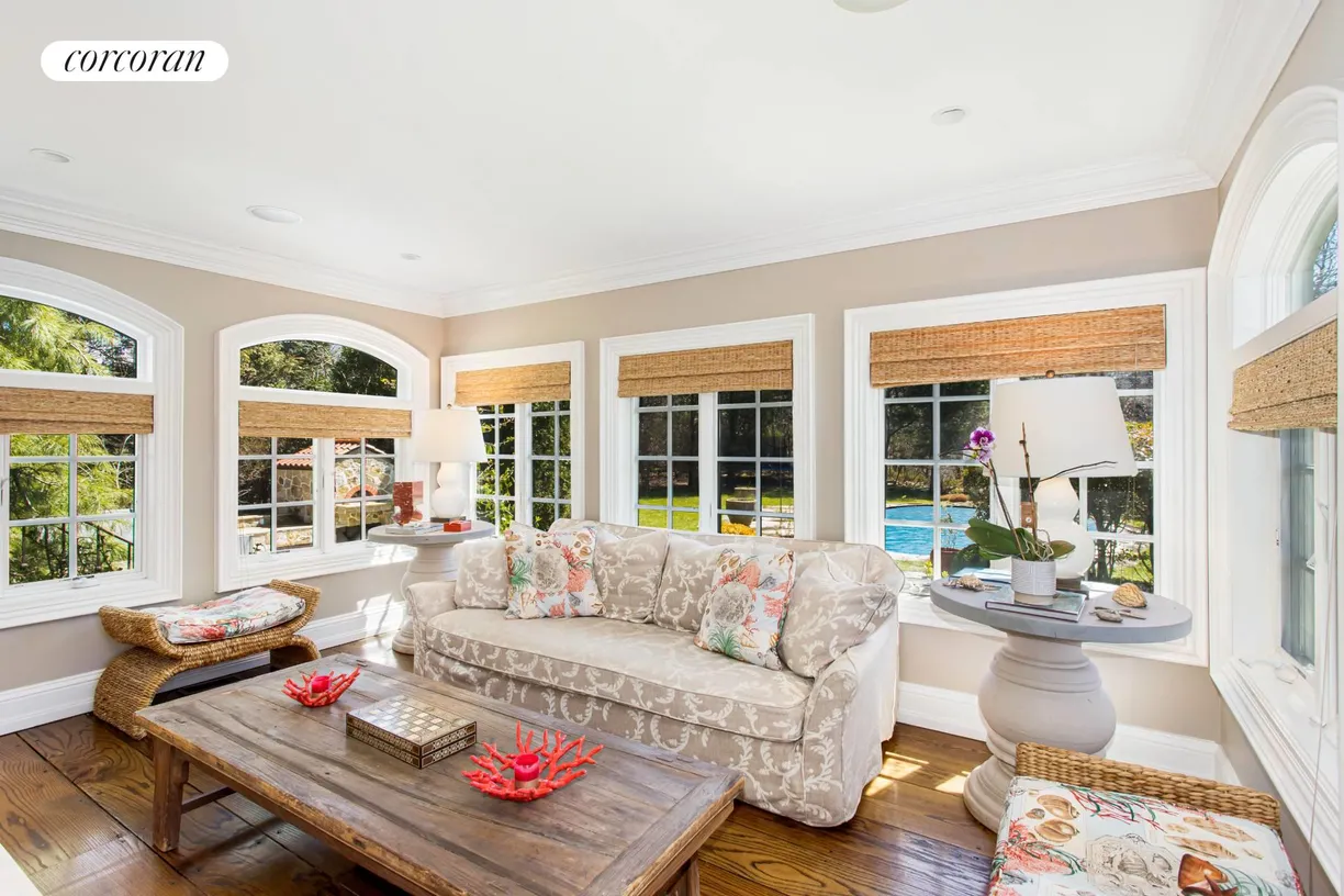 The Hamptons Real Estate | View 18 Club Drive | room 10 | View 11