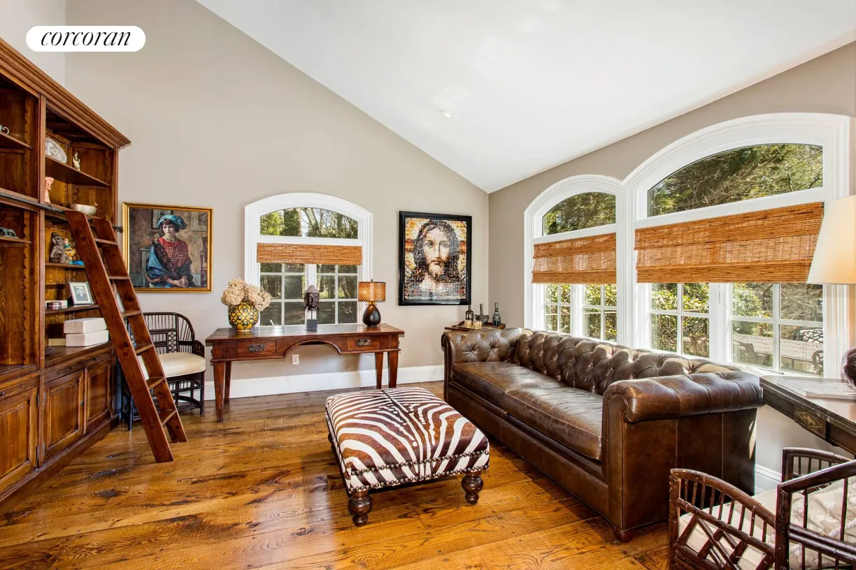 The Hamptons Real Estate | View 18 Club Drive | room 11 | View 12