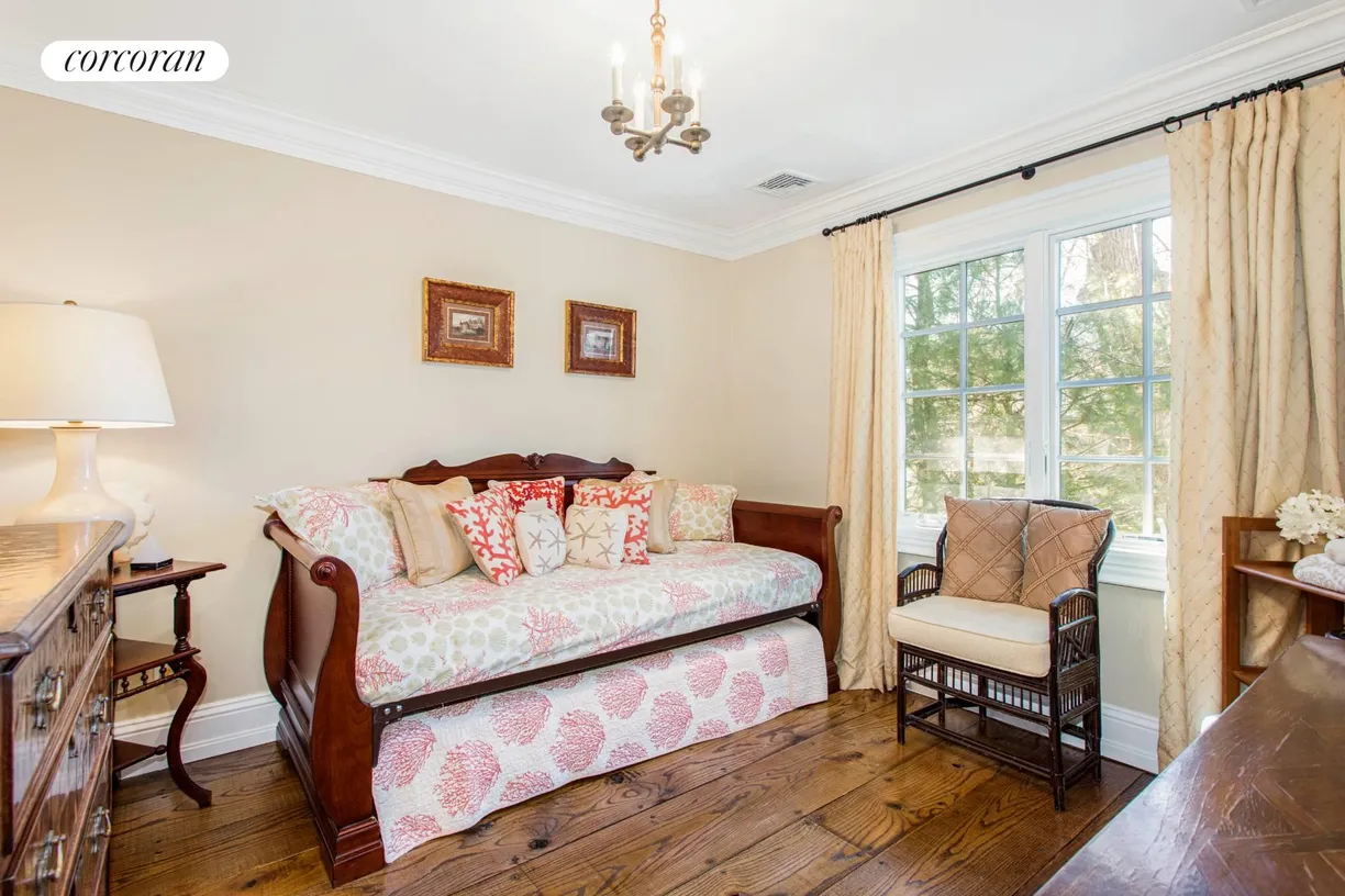 The Hamptons Real Estate | View 18 Club Drive | room 18 | View 19