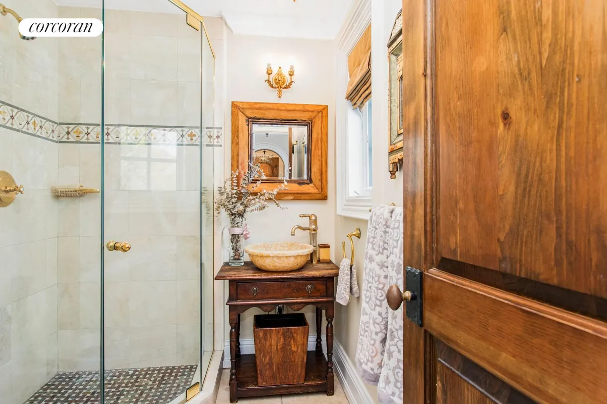 The Hamptons Real Estate | View 18 Club Drive | room 20 | View 21