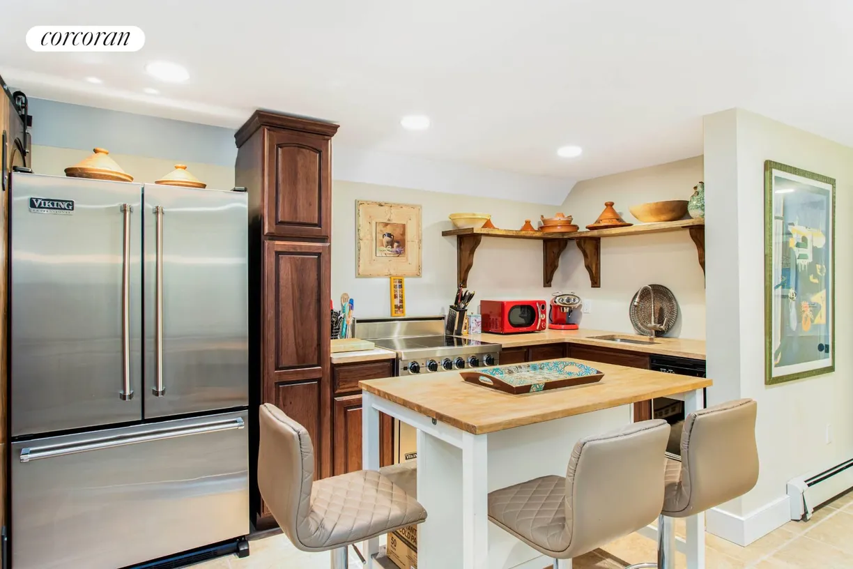 The Hamptons Real Estate | View 18 Club Drive | room 21 | View 22