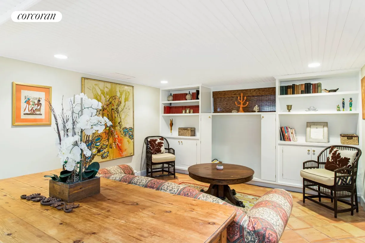 The Hamptons Real Estate | View 18 Club Drive | room 22 | View 23