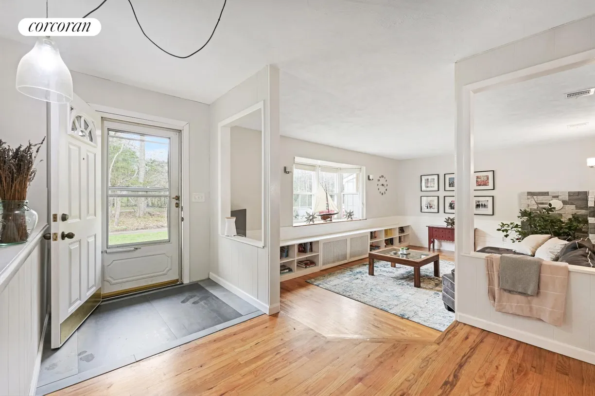 The Hamptons Real Estate | View  | room 1