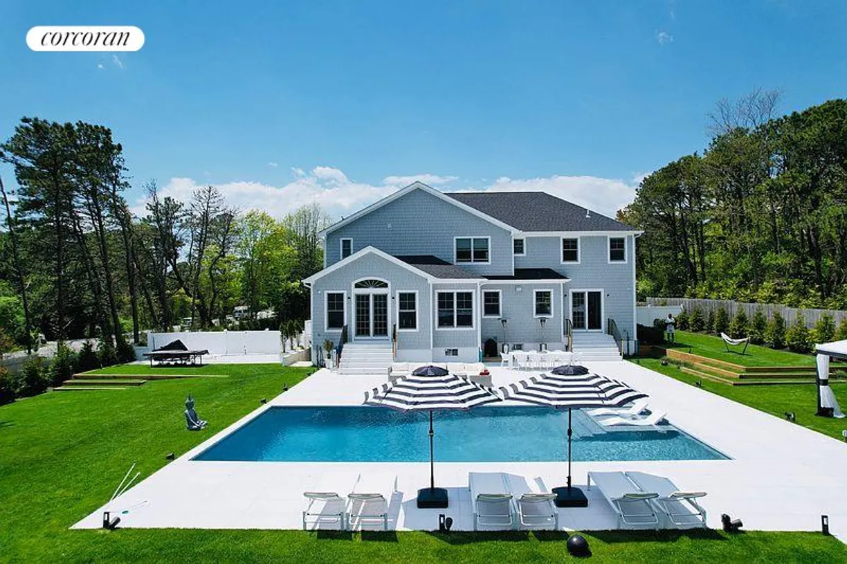 The Hamptons Real Estate | View  | 4 Beds, 3 Baths