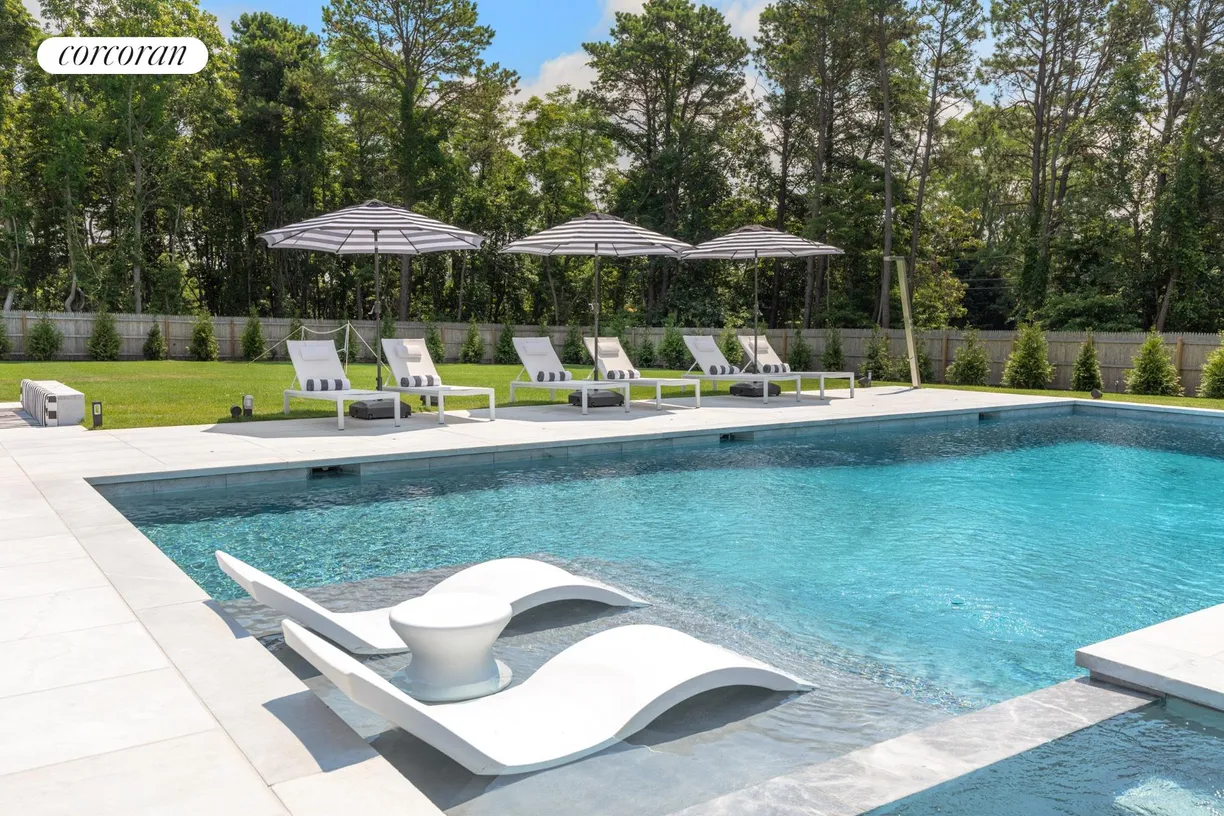 The Hamptons Real Estate | View  | room 1
