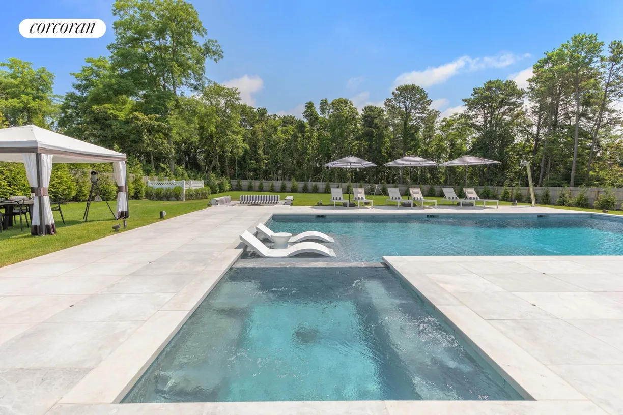 The Hamptons Real Estate | View  | room 2