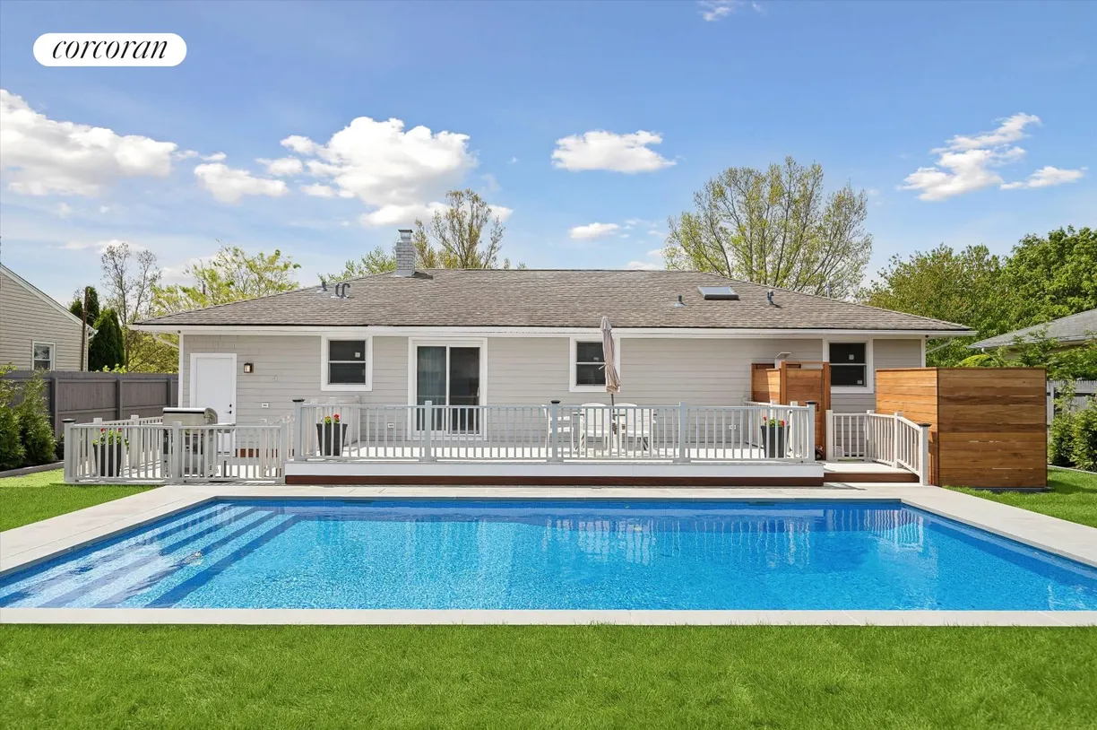 The Hamptons Real Estate | View 53 Windward Way | 3 Beds, 3 Baths