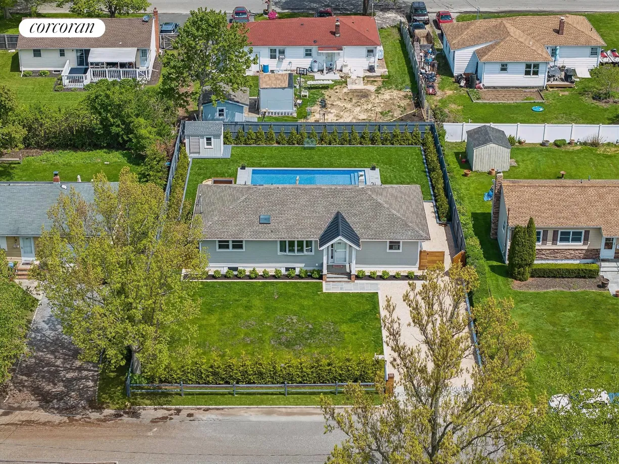 The Hamptons Real Estate | View 53 Windward Way | room 2