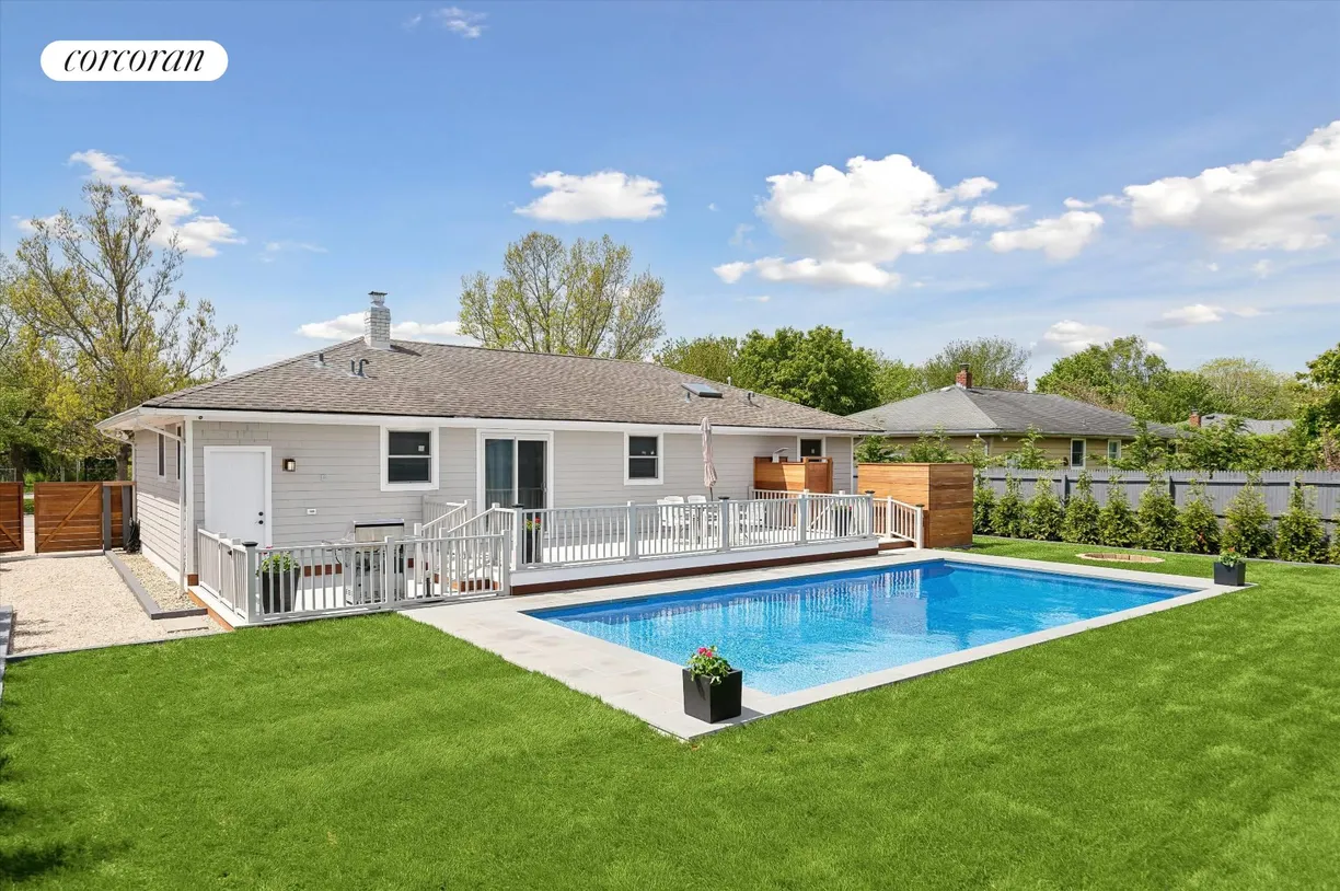 The Hamptons Real Estate | View 53 Windward Way | 3 Beds, 3 Baths