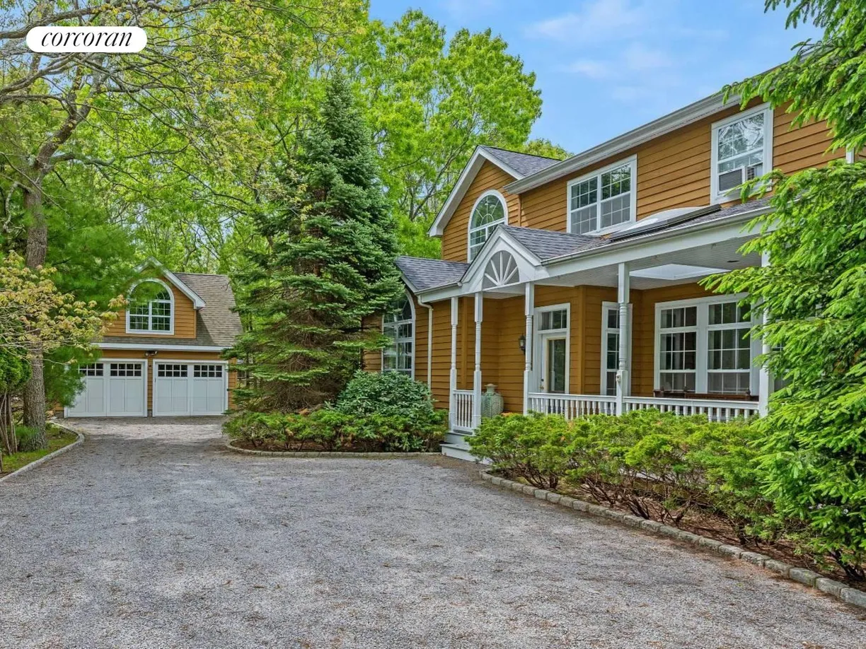 The Hamptons Real Estate | View 5 Van Scoys Path East | 4 Beds, 3 Baths