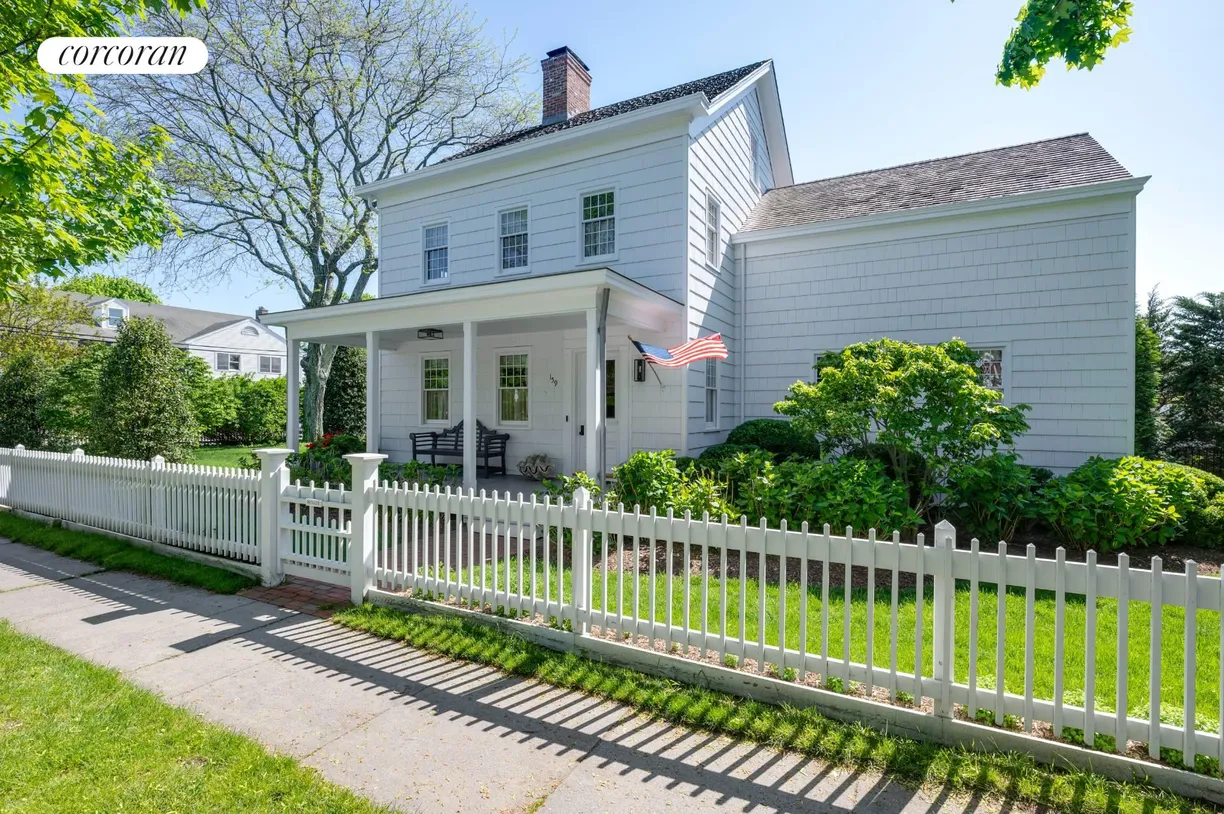 The Hamptons Real Estate | View 159 Main Street | room 1