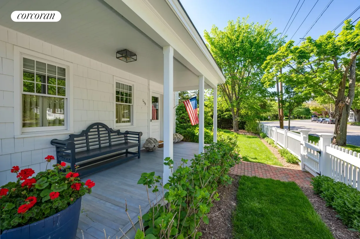 The Hamptons Real Estate | View 159 Main Street | room 2