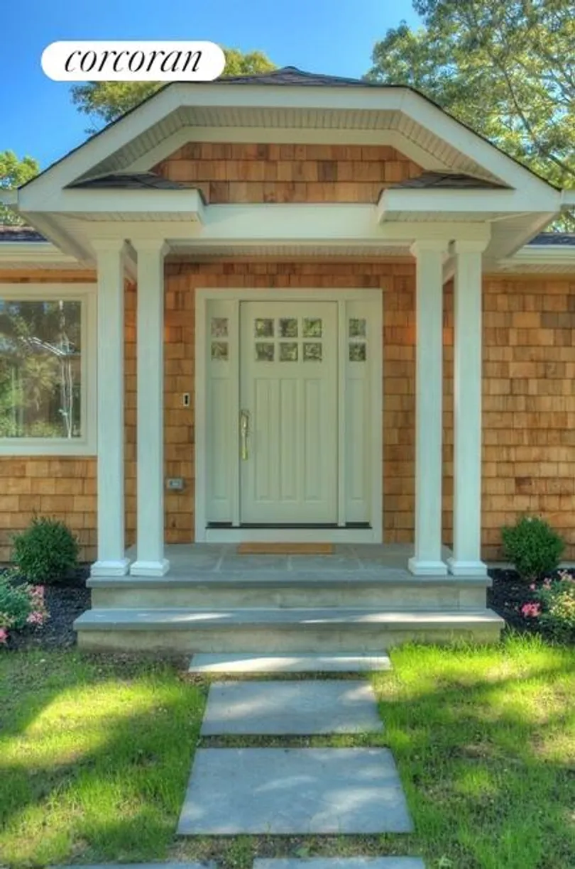The Hamptons Real Estate | View 77 Huntington Crossway | room 1