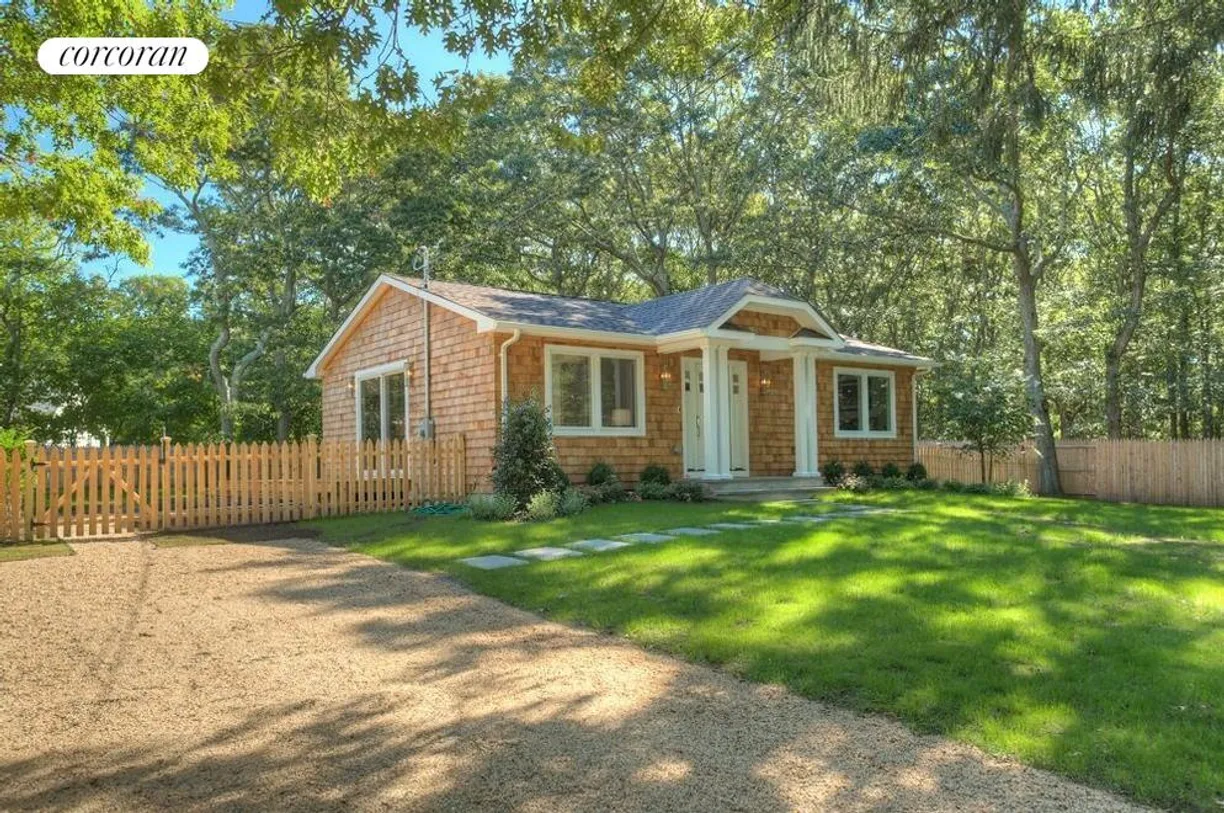 The Hamptons Real Estate | View 77 Huntington Crossway | room 2