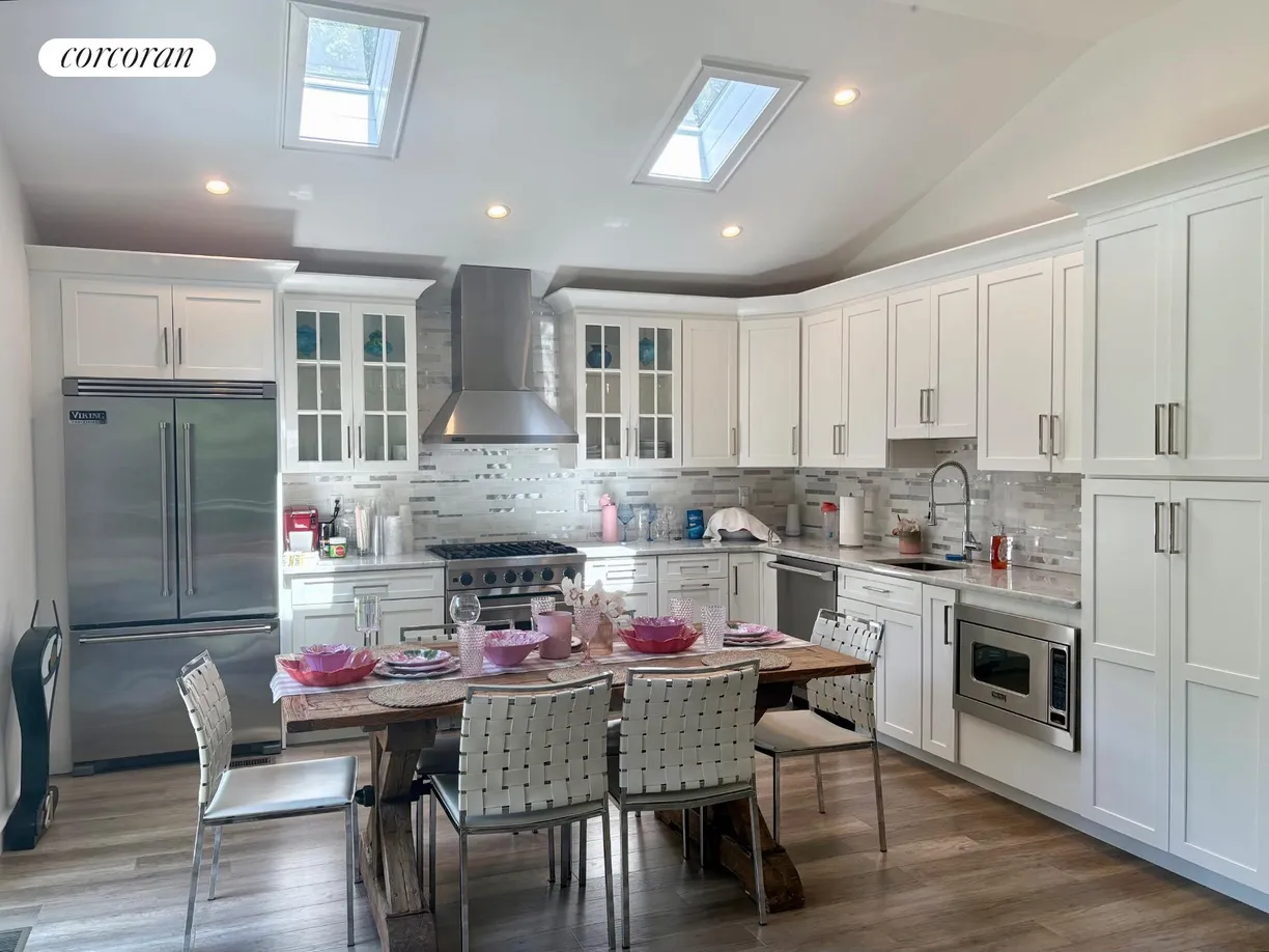 The Hamptons Real Estate | View 77 Huntington Crossway | Kitchen/Dining