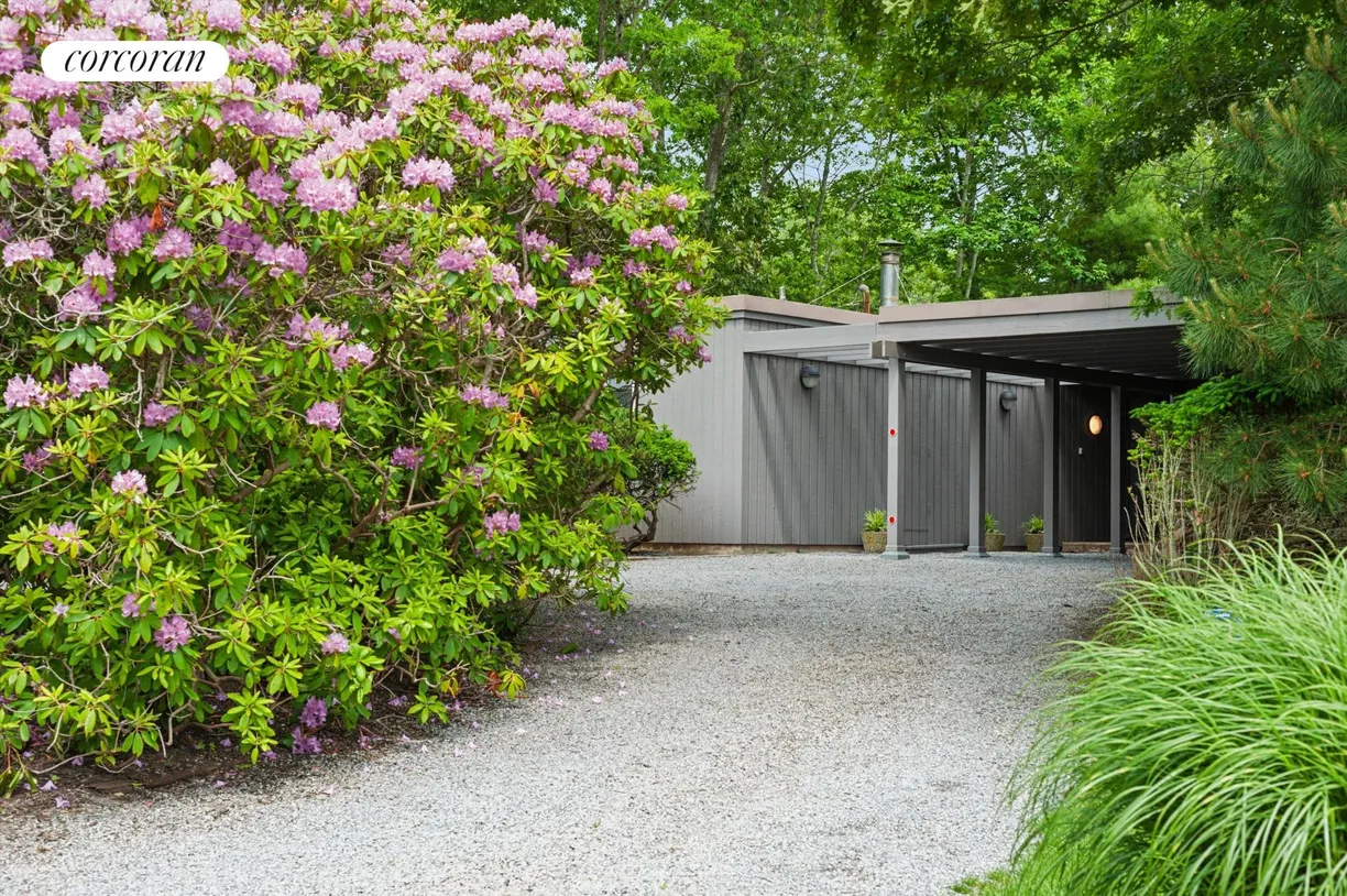 The Hamptons Real Estate | View 1A Beatrice Drive | 3 Beds, 2 Baths