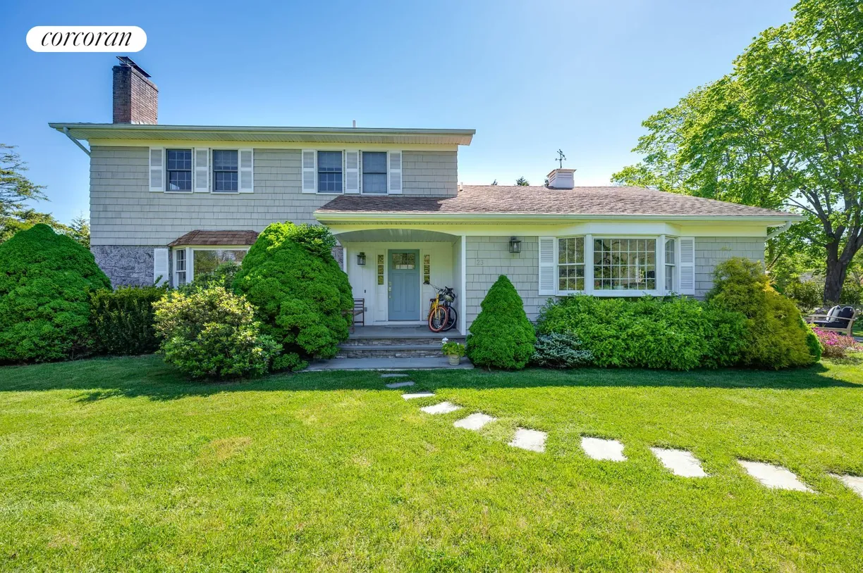The Hamptons Real Estate | View 23 Lamb Avenue | 5 Beds, 4 Baths