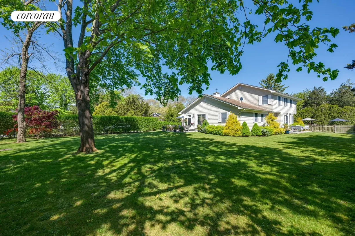 The Hamptons Real Estate | View 23 Lamb Avenue | room 1