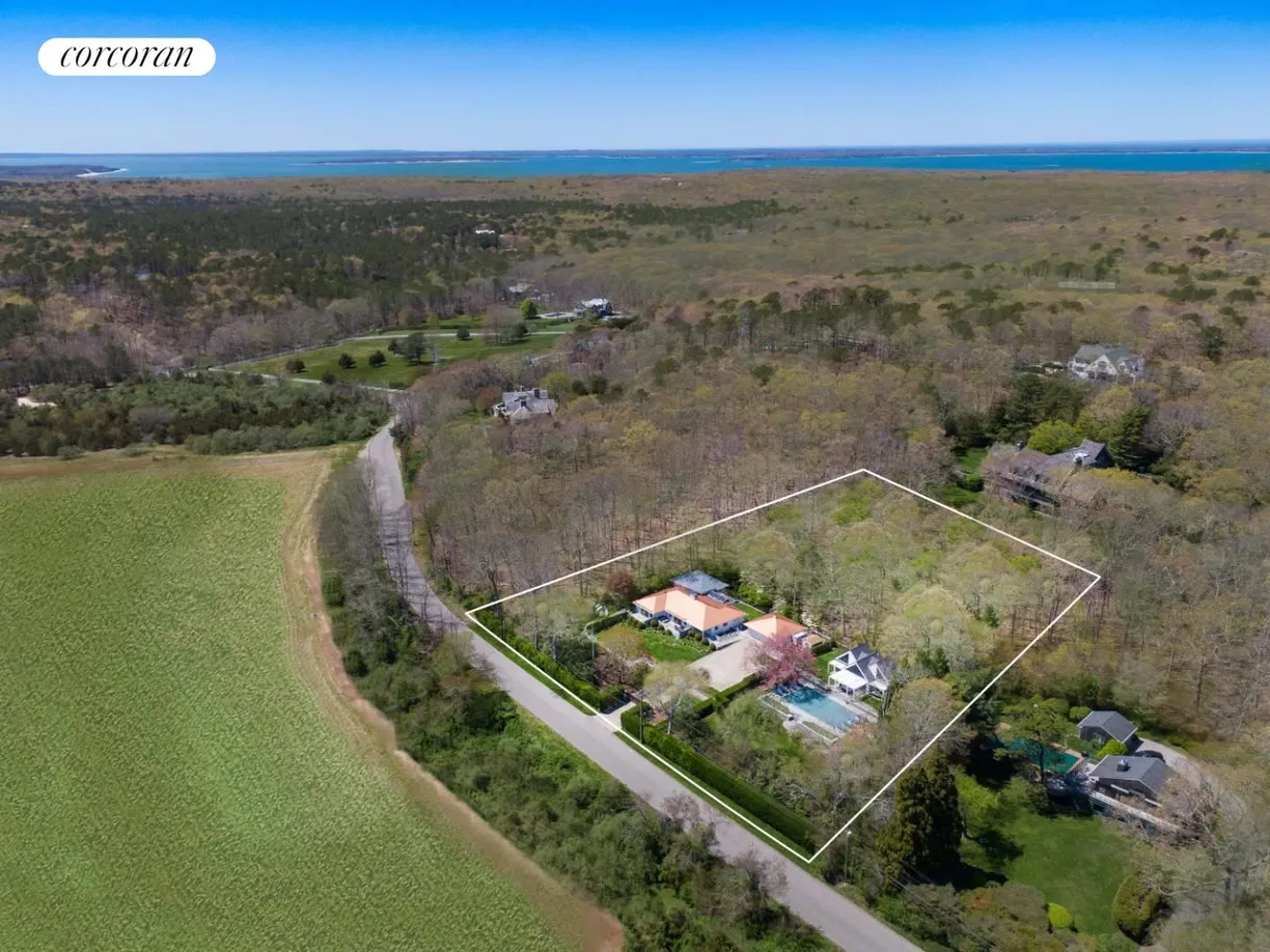 The Hamptons Real Estate | View 142 Lopers Path | 4 Beds, 3 Baths