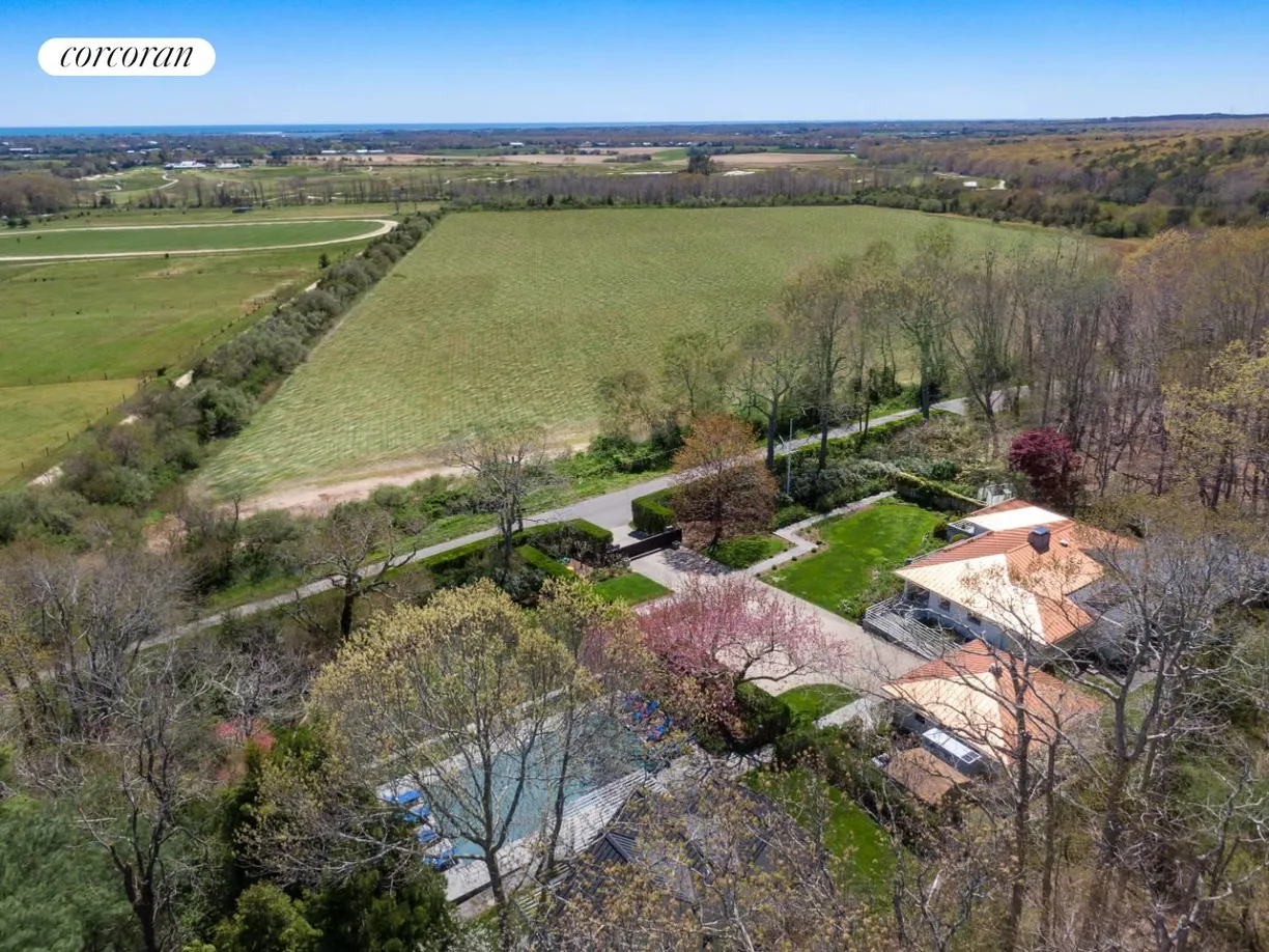 The Hamptons Real Estate | View 142 Lopers Path | room 1