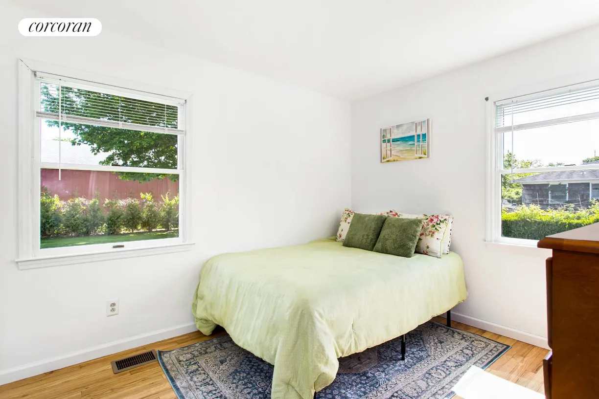 The Hamptons Real Estate | View 34 Willow Street | Guest Room 1