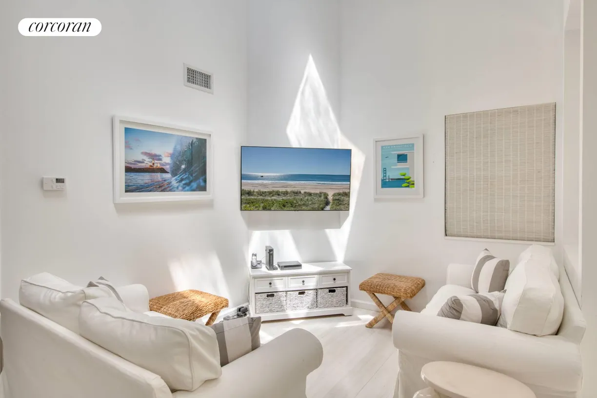 The Hamptons Real Estate | View 726 Brick Kiln Road, Unit 3 | room 1